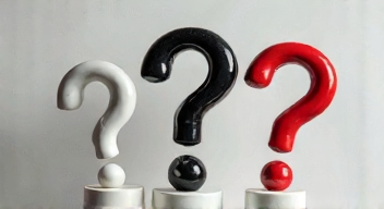 Die 5 meistgestellten Fragen (FAQ) zu Selbstinszenierung